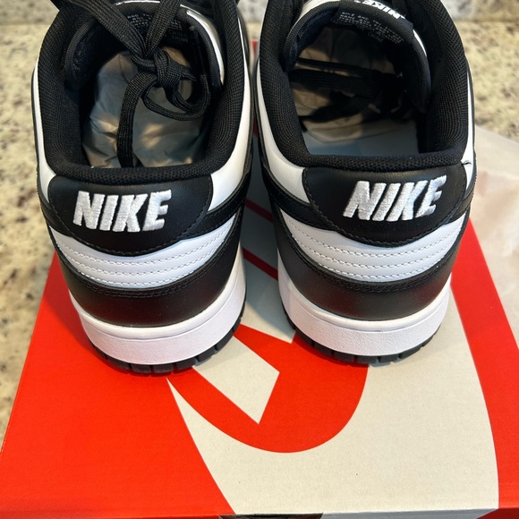 Nike panda dunks DS men’s size 13 - Picture 3 of 4